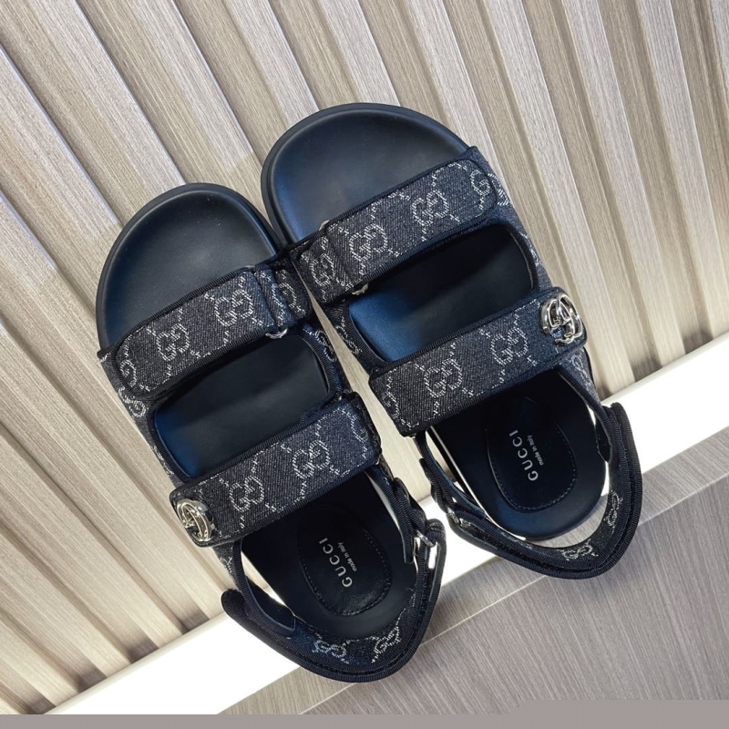G*u*i sandals